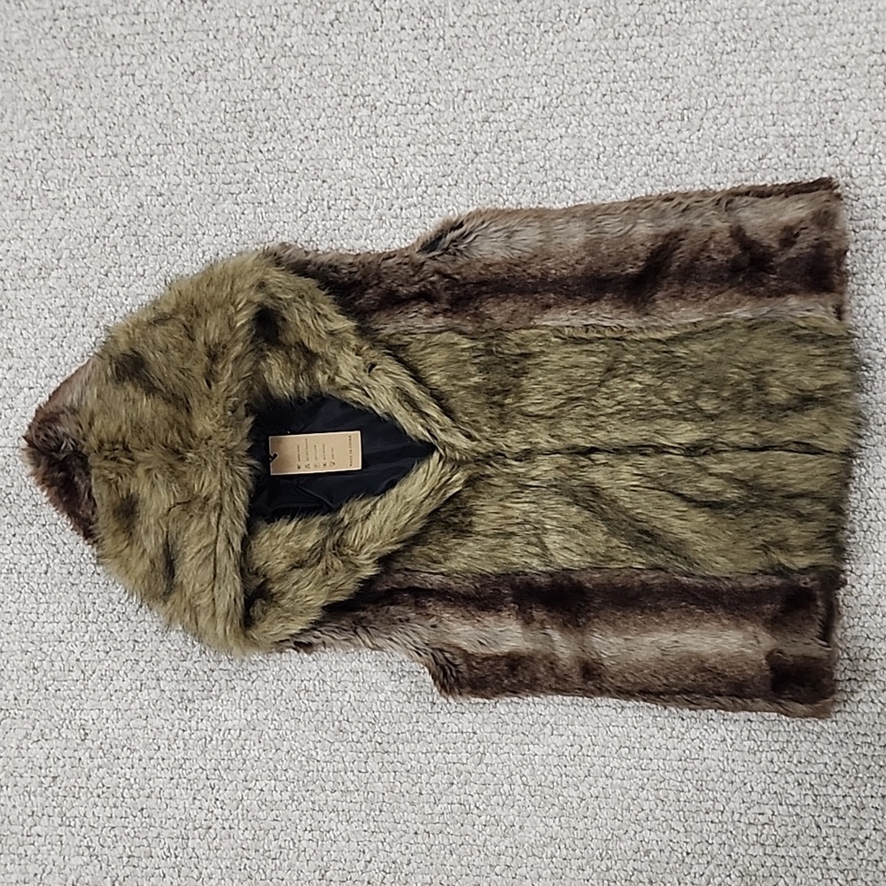 Faux Fur Hooded Vest - Picture 9 of 16